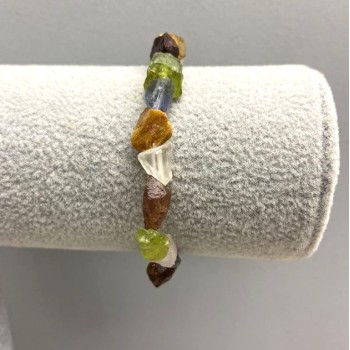 Brățară asortiment din pietre brute, diametru 10–12×9 mm, lungime 18 cm, elastică