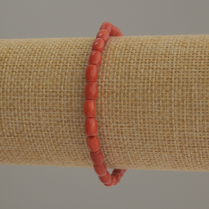Brățară din coral artificial în formă de baril, diametrul 6x4,5 mm, lungime 18 cm, elastic