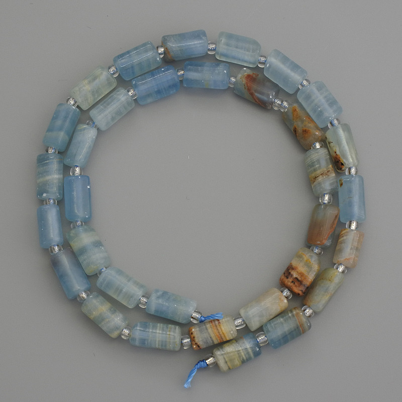 Mărgele de calcit albastru cilindrice 10x6 mm +/- cu mărgele de 3 mm +/- pe fir, lungime 40 cm