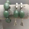 Set brățară și cercei din nefrit facetat, oval, diametrul 21×15 mm, lungime 64 mm, cu inserții metalice, lungime 18 cm, elastic