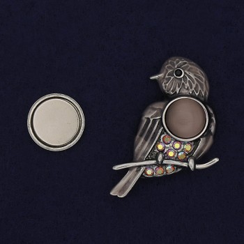 Brosă magnetică cu pasăre, email, ochiul pisicii, strasuri, metal argintiu 34×28 mm+