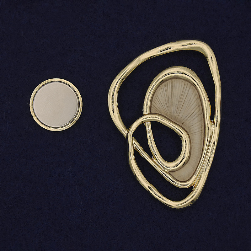 Broșă magnetică Accent, culoare bej-auriu, metal 37×54 mm+