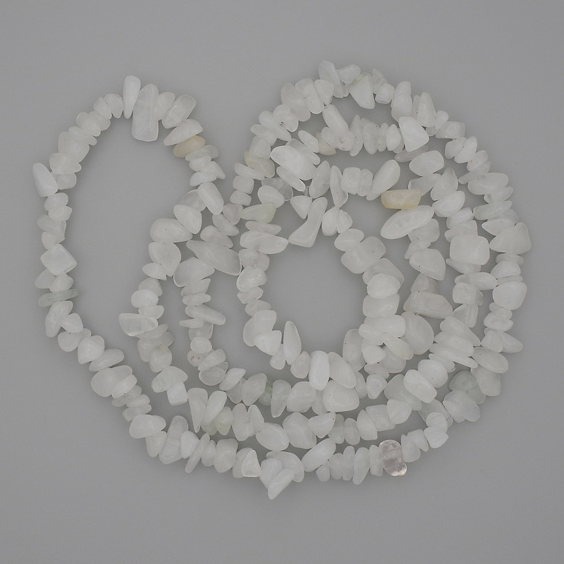 Mărgele din cuarț alb, granule 5–12×3–5 mm, pe șnur, lungime 78 cm+