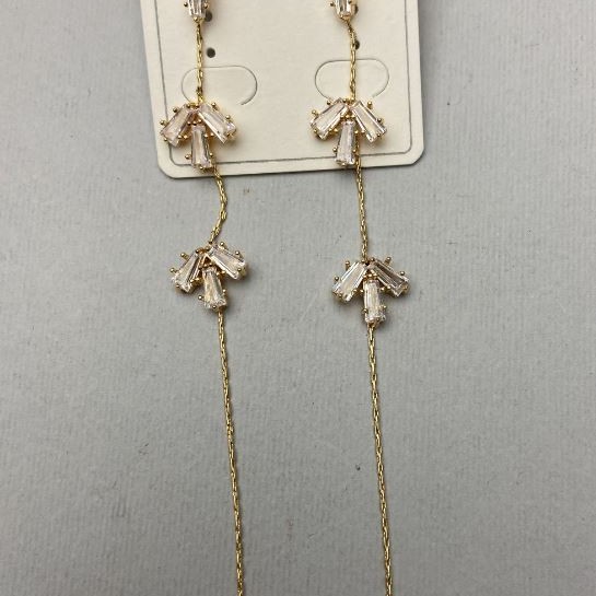 Cercei Xuping cu cristale albe, lungime 9,5 cm, placare cu aur 18K