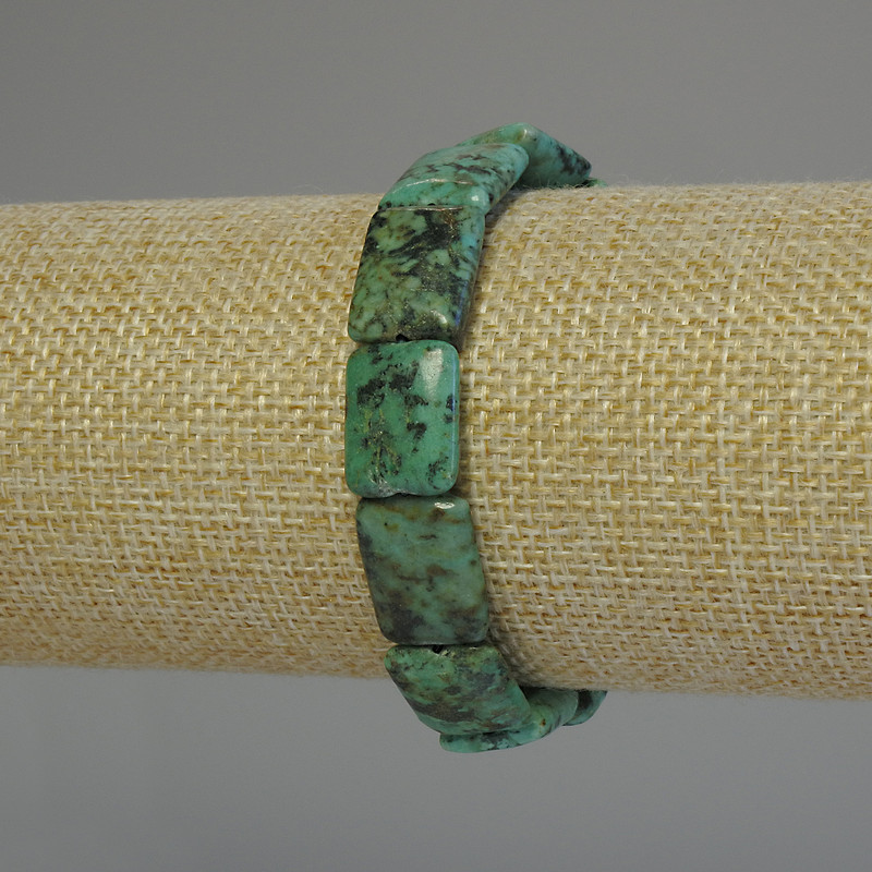 Brățară cu turcoaz african, formă dreptunghiulară, mărgele de 16×12 mm, lungime 18 cm, pe elastic