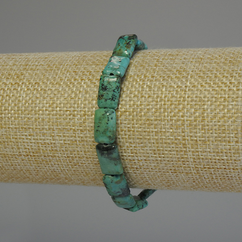 Brățară cu turcoaz african dreptunghiulară, diametru 11×7 mm, lungime 18 cm, pe bandă elastică