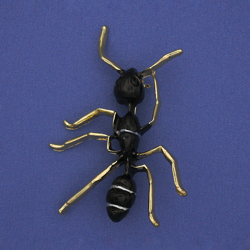 Broșă furnică neagră email, metal auriu 42×57 mm+