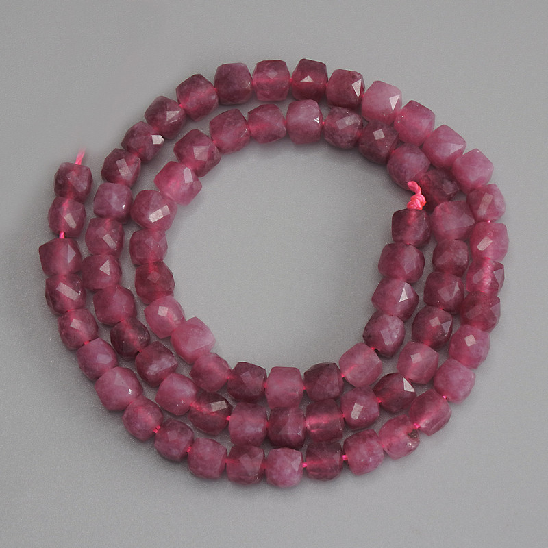 Perle de turmalin tăiate cuburi 5x5 mm ± pe șnur, lungime 36 cm+