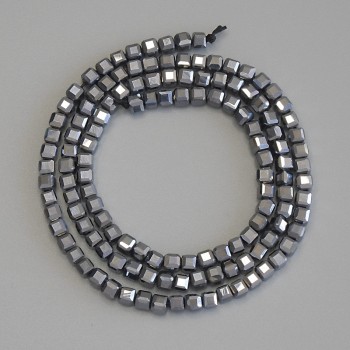 Mărgele Terahertz, cuburi tăiate, diametrul 3×3 mm, lungimea 39 cm pe șnur