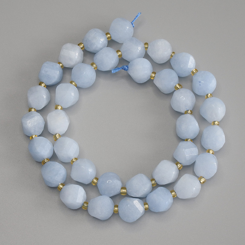 Mărgele din acvamarin, tăiate în formă de rombi, diametrul 10×8 mm, +/- cu mărgele de 3 mm +/-, lungime 39 cm +/- pe fir