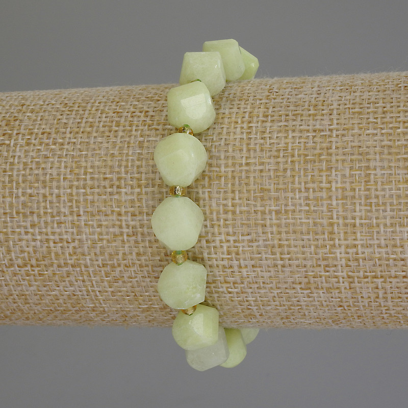 Brățară cu crizolit și olivin, rombi tăiați, diametrul aproximativ 10x9 mm, mărgele 3 mm, lungime 18 cm (elastic)