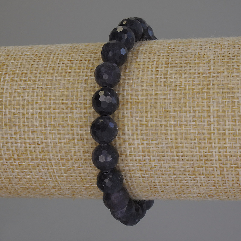 Brățară din iolit cu mărgele facetate, diametru 8 mm, lungime 18 cm, elastic