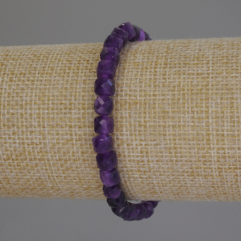 Brățară din sugilit, cuburi facetate, latură 5x5 mm, lungime 18 cm, elastică