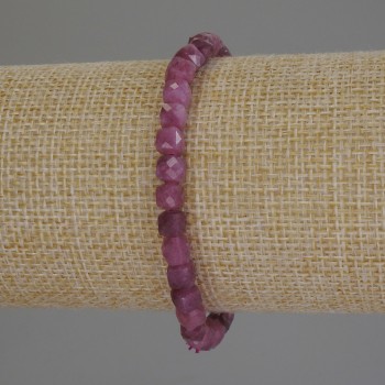 Brățară din turmalin facetat, cub, diametrul de 5 mm, lungimea 18 cm (pe elastic)
