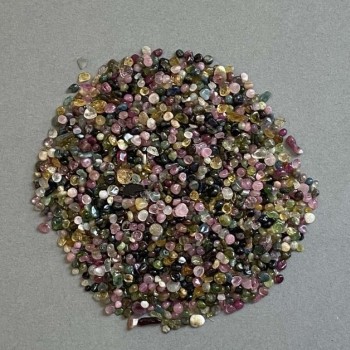 Turmalin natural – fragmente fără gaură, 2,5×2–3 mm ± (pentru 100 g ±)