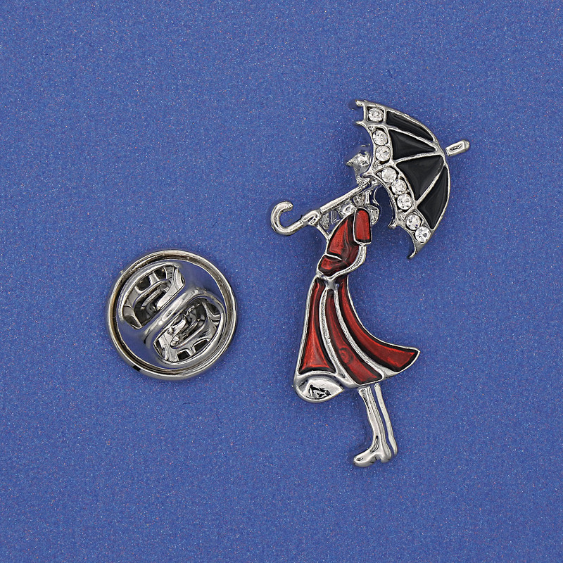 Broșă «Fată cu umbrelă» cu strasuri albe, email roșu, metal auriu, 32×16 mm+
