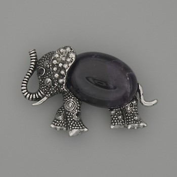 Broșă cu pandantiv «Elefant», ametist, 45x27 mm, +/- metal argintiu, strasuri negre