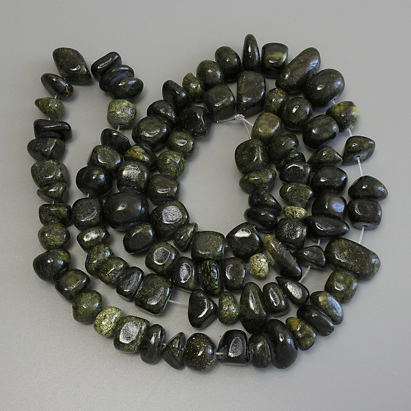 Mărgele serpentină, fațetate, 10-15×5-10 mm, lungime aproximativă 74 cm, pe fir