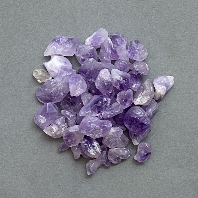Ametist natural, șlefuit, fără gaură, 6–22×6–10 mm ± (la 100 g ±)