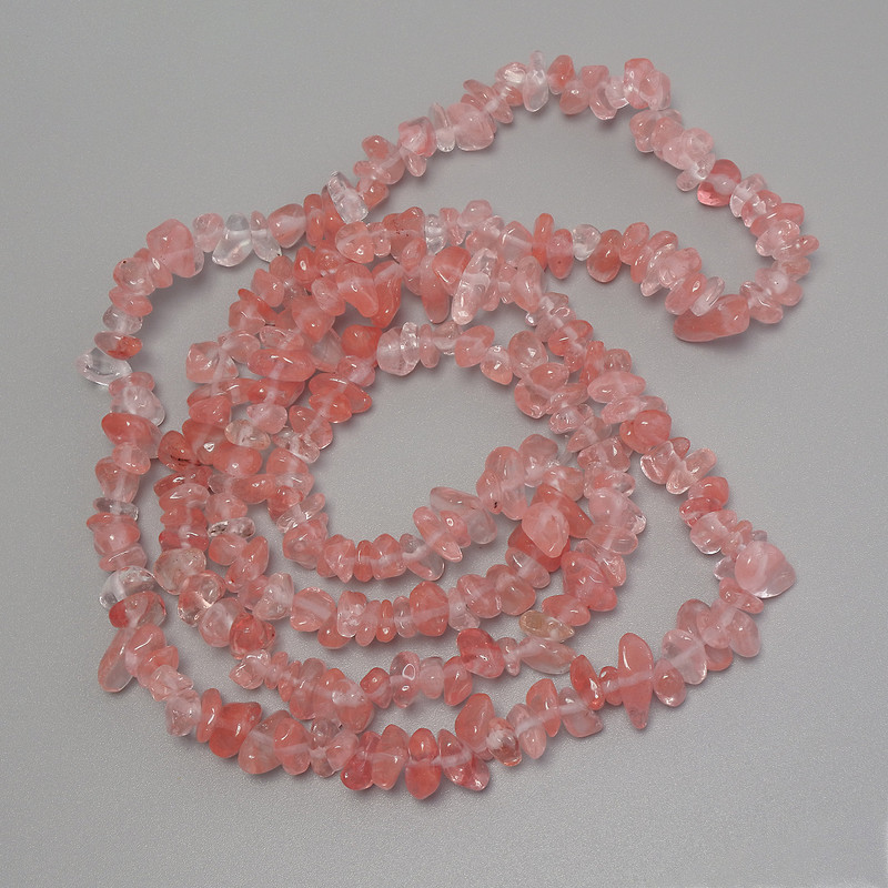 Mărgele din calcedonie – fragmente, diametrul 5–9×2–5 mm, lungime 76 cm, pe fir