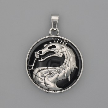 Pandantiv Dragon în cerc cu agat, diametru aproximativ 28 mm, lungime aproximativă 38 mm, metal argintiu