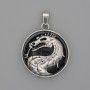 Pandantiv Dragon în cerc cu agat, diametru aproximativ 28 mm, lungime aproximativă 38 mm, metal argintiu