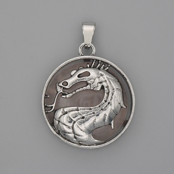 Pandantiv Dragon în cerc din cuarț roz, diametrul 28 mm ±, lungimea 38 mm ±, metal argintiu