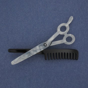 Broșă Foarfecă cu pieptene acrilic, metal argintiu, 70×44 mm+