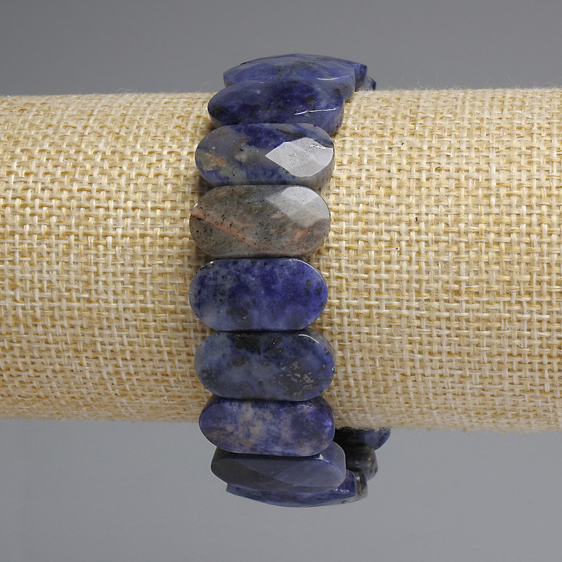 Brățară din sodalit, zale granulate rotunjite, diametru aproximativ 20×10 mm, lungime 18 cm, cu bandă elastică
