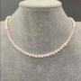 Choker din perle de râu, diametrul 5,5x5 mm +/- mărgele din cuarț roz de 4,5 mm +/- lungime 42 cm +/- închizătoare toggle cu pandantiv