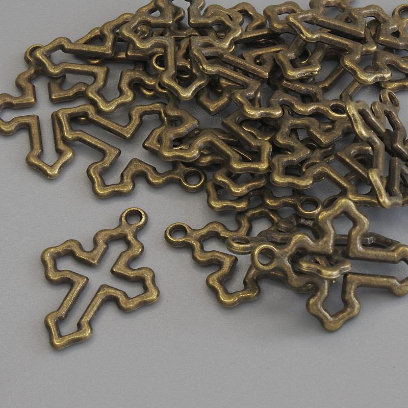 Pandantiv în formă de cruce, culoare bronz, diametrul 21×15 mm, ambalare 23 buc.