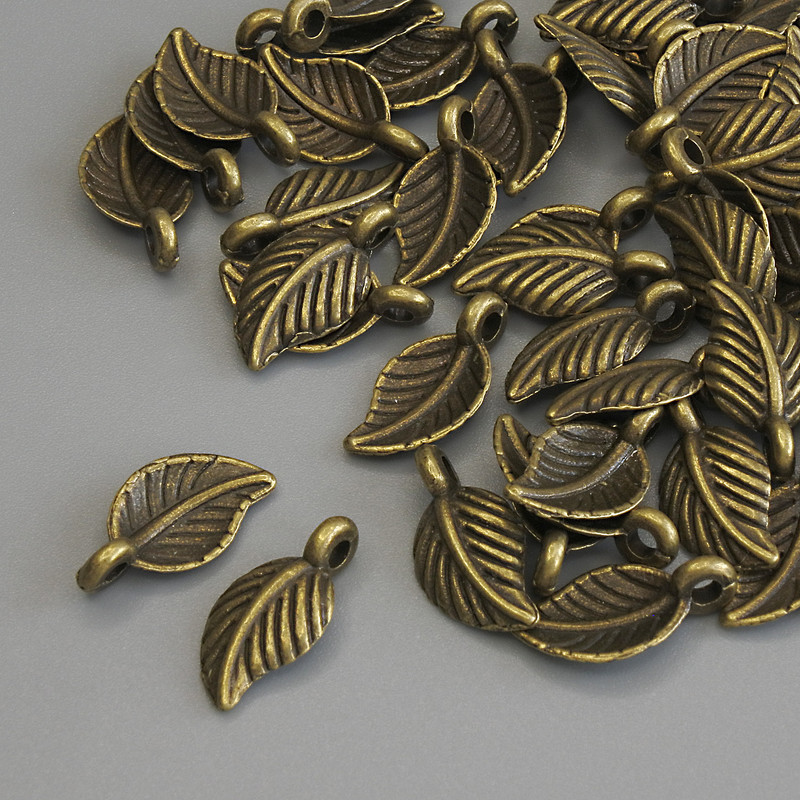 Pandantiv - Frunză, culoare metal bronz, diametru 15×7 mm, ambalare 42 buc