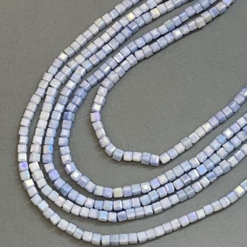 Mărgele din cristal ceh albastru cu luciu petrol pe șnur, cuburi tăiate, diametrul 4×4 mm + -, lungime 38 cm +