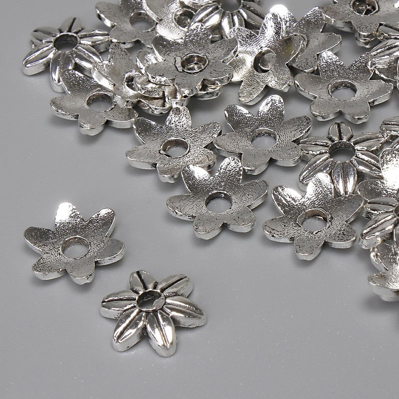 Capace pentru mărgele, culoare metal argintiu, diametru 10×1 mm ±, gaură diametru aproximativ 2,5 mm ±, ambalaj 28 buc.
