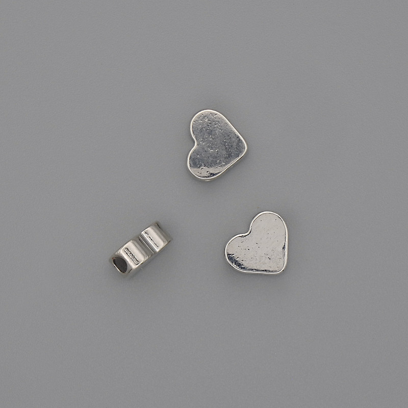 Inserție de mărgea în formă de inimă, culoare argintiu, diametru 7×7,5 mm, gaură 2 mm