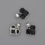 Pandantiv inimă cu cristale negre 12x12 mm (+/-), lungime 17 mm (+/-), din metal argintiu