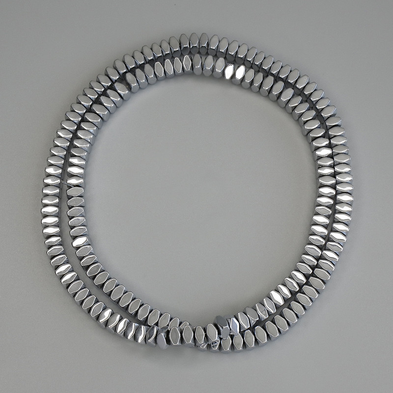 Mărgele hematit culoare argintie, rondel pătrat facetat 4x2 mm, pe fir, lungime aproximativ 40 cm