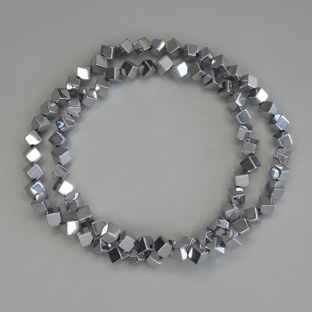 Mărgele de hematit, culoare argintie, cub cu gaură transversală 4x4 mm ± pe șnur, lungime 38 cm+