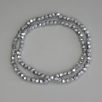 Mărgele hematit culoare argintie, forme multifacetate, diametrul 3,5x3,5 mm +/- pe sârmă, lungime 40 cm+