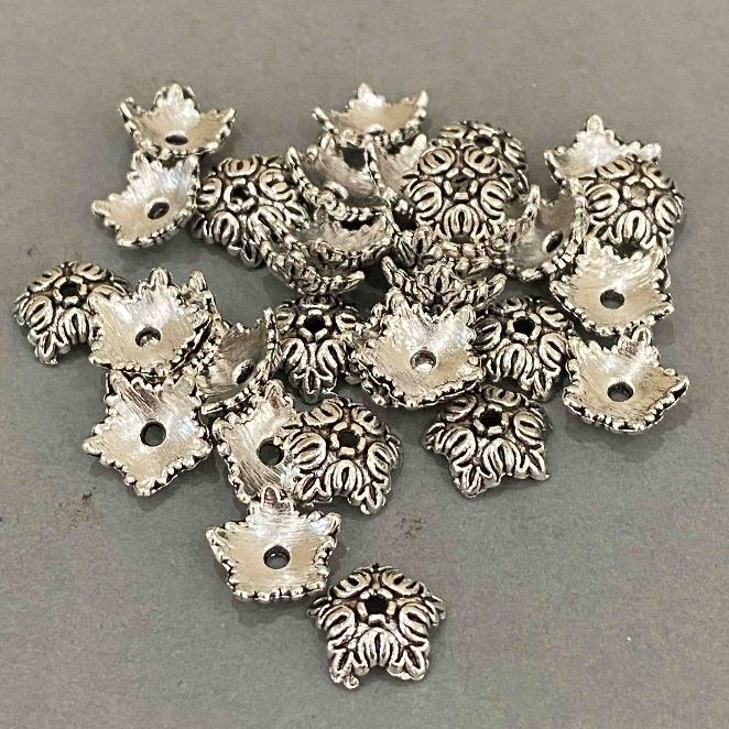 Capace pentru mărgele, culoare metalică argintiu, diametru 10 mm ± gaură 1,7 mm ± ambalaj 40 buc