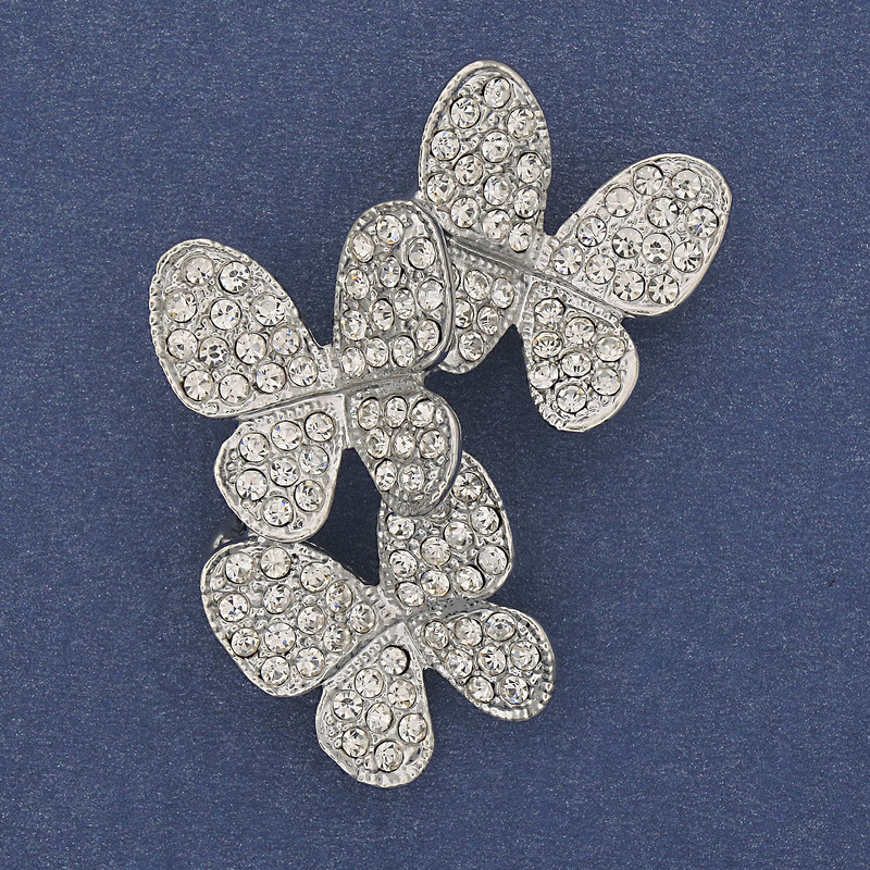 Broșă-pendentă cu fluturi, strasuri albe, metal argintiu, 44x33 mm