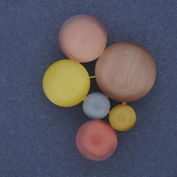 Broșă-pendat Accent, ochi de pisică multicolor, metal auriu, 33x43 mm+