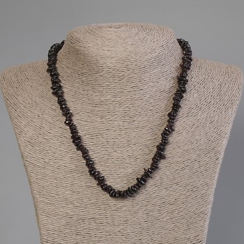 Colier din fragmente de granat, diametrul 6–9×2–4 mm, lungime 50 cm, cu închizătoare
