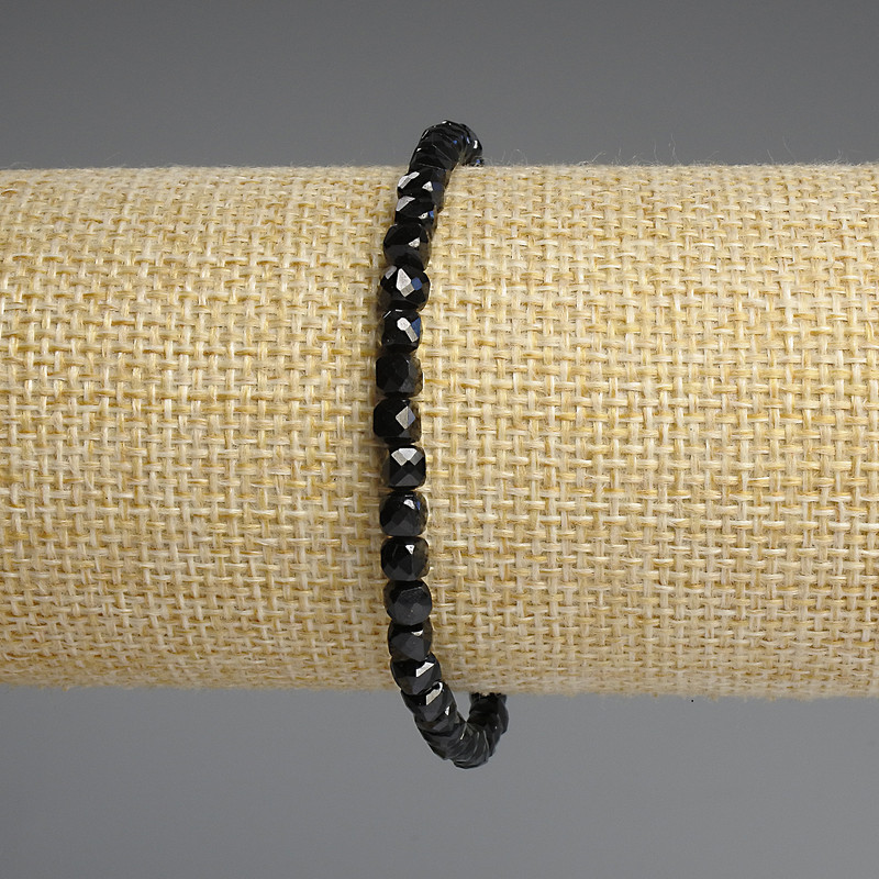 Brățară neagră din turmalin, cuburi facetate, diametrul 4×4 mm, lungime 18 cm, pe elastic