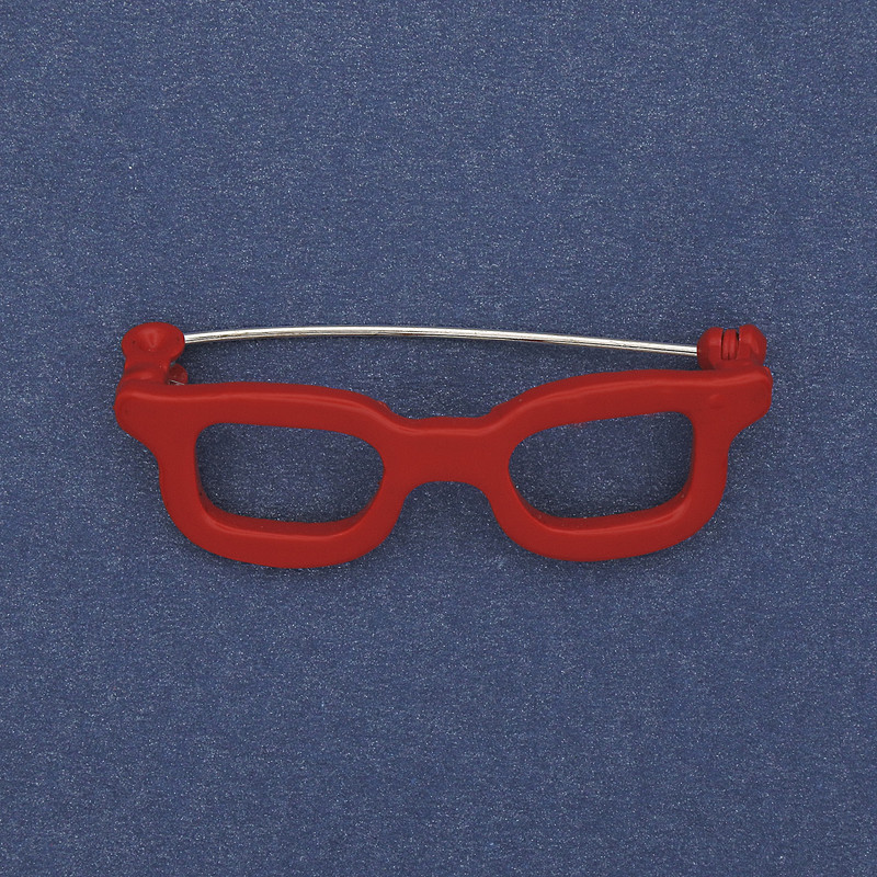 Broșă în formă de Ochelari, email roșu, metal argintiu 41×15 mm+