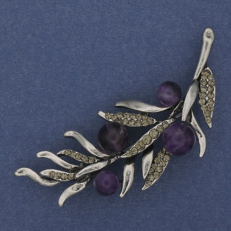 Broșă ramură ametist cu strasuri gri, 67x26 mm, metal argintiu