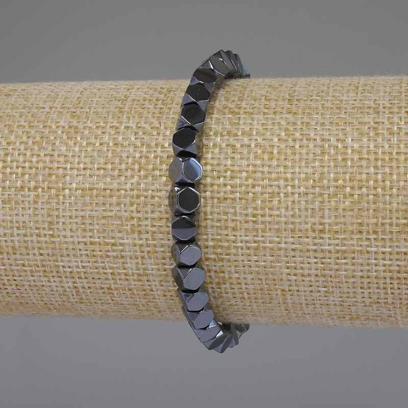 Brățară din hematit facetat, mărgele cubice, diametru 5 mm, 5×5 mm, lungime 18 cm, pe elastic