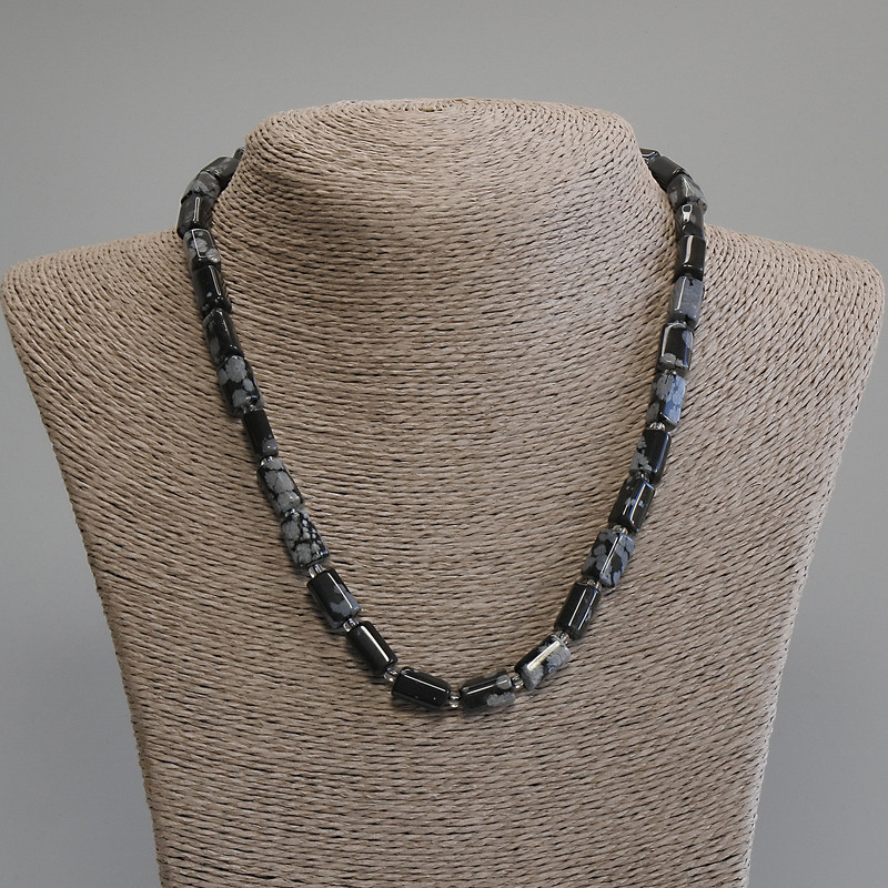 Colier din obsidian de zăpadă, fațetat, diametru 11x6-7 mm, mărgele de 3 mm, lungime 45 cm, cu închizător