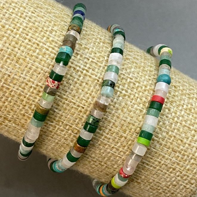 Brățară Asortiment din agat, nefrit și cristal de munte, mărgele rondeluri 4×2 mm, lungime 18 cm (elastică)