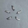 LICITAȚIE! Ambalaj 0,5 kg - Pandantiv frunză din plastic, culoare argintiu închis, dimensiuni 17x7x3 mm, deschidere 2 mm